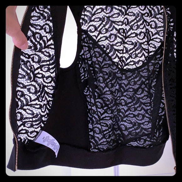 Dynamite sheer lace crop top - Picture 5 of 5